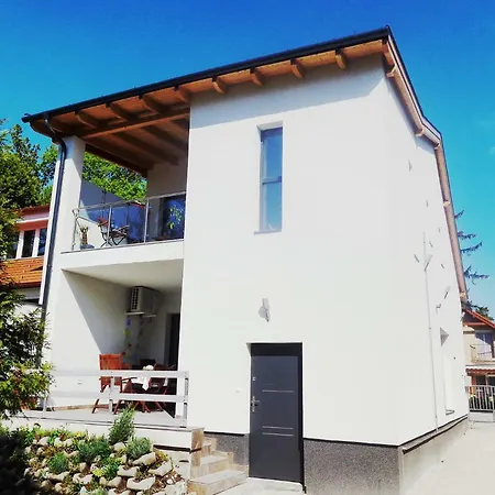 Frangipani Apartment